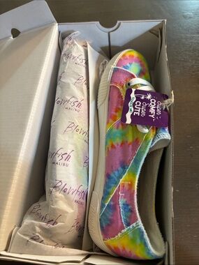 Blowfish tie died Branded Shoe new in Box